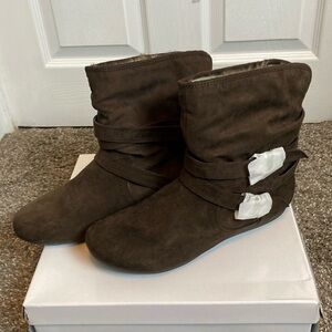 REPORT Women’s Chocolate Brown Faux Suede Faux Fur Lined Low Boots sz 9 NIB